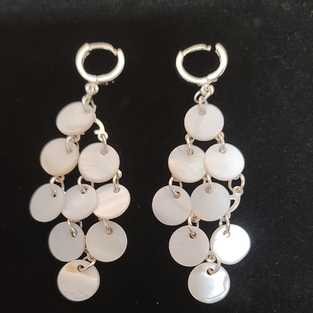 Chic White Pearl Shell Chandelier Dangle Earrings Silver Base NWT